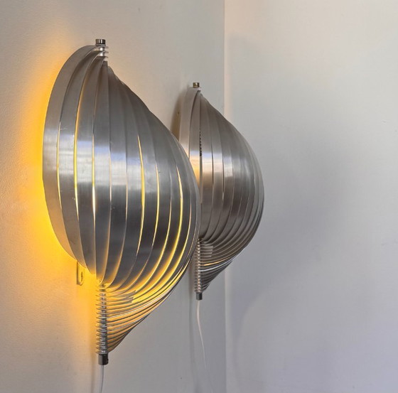Paar XL vintage metalen wandlampen ontworpen door Henri Mathieu, Frankrijk 1970 – Aluminium (photo 8 of 8)