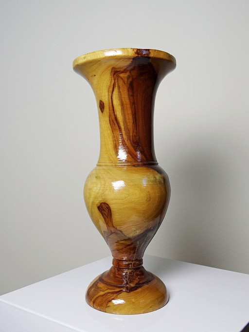 Kleine vintage handgedraaide olijfhouten vaas