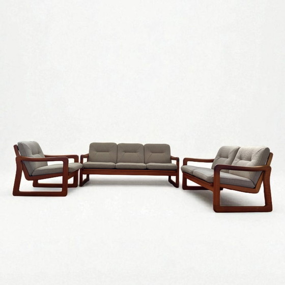 Image 1 of EMC MØBLER 3-2-1 Wohnzimmergarnitur, komplett restauriert.