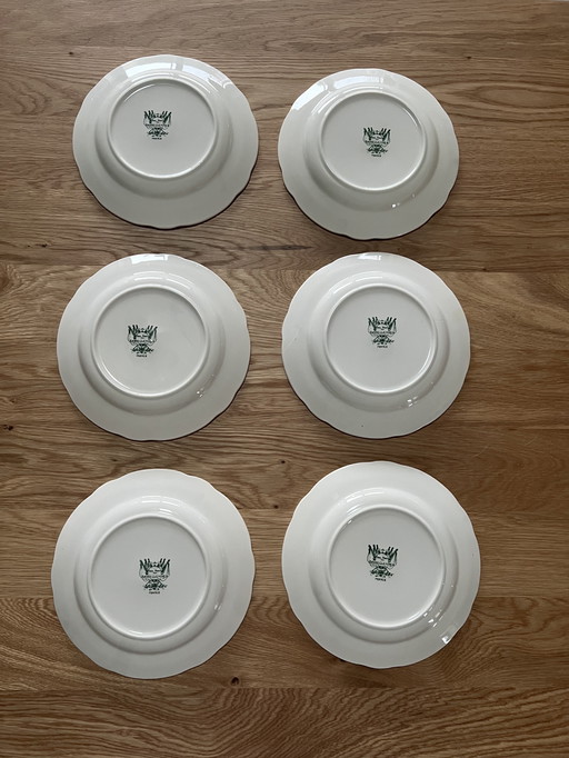 Set aus französischem Sarreguemines-Transfergeschirr und napoleonischen Tafeln.