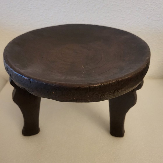 Afrikaanse Tripod Krukjes, brutalistische/wasi sabi stijl – Hout (photo 5 of 10)