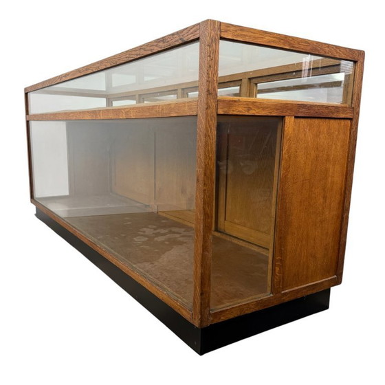 Image 1 of Grote vintage eikenhouten winkelvitrine