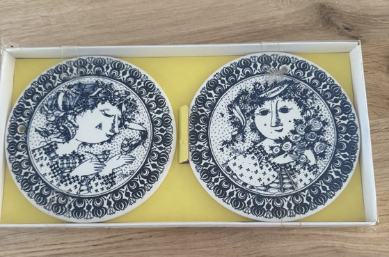 Rare Set (2) Vintage Wall Plates 'The Four Seasons' incl. Original Box – Bjørn Wiinblad for Nymølle (1978) (photo 9 of 9)