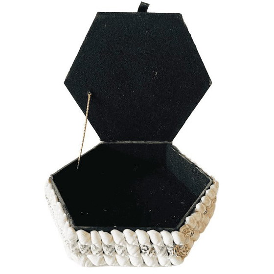 Vintage Hexagon Shell Jewelry Box 1950s – Decorative Objects, Other (photo 4 of 5)