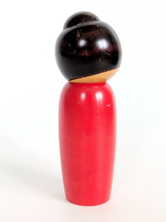 Image 1 of Poupée Kokeshi vintage, figurine en bois d'art populaire japonais, à motif floral rouge, style Wabi-Sabi