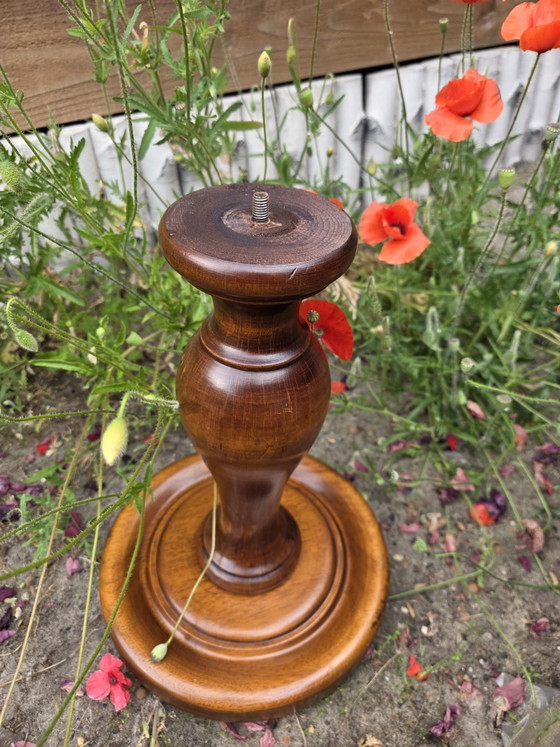 Image 1 of élégante table d'appoint vintage en bois massif