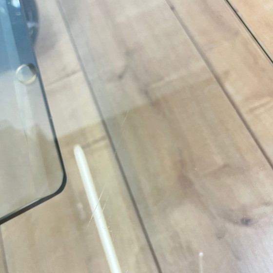 Image 1 of Roche Bobois asymmetrischer Couchtisch aus Glas und Marmor, 1980/90