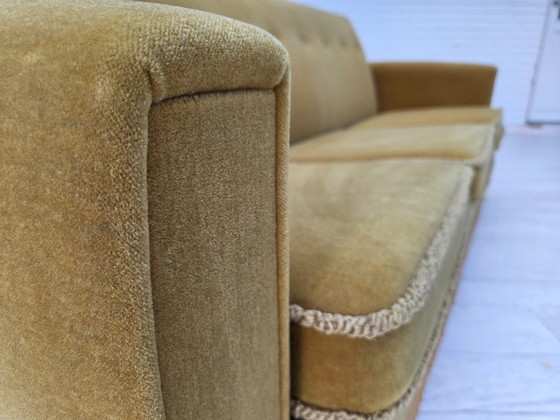 Image 1 of Anni '70, divano danese a 3 posti, velluto originale verde chiaro per mobili.