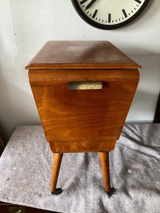 Image 1 of Vintage naaikar uit de jaren 60 - naaitafel - naaikast - op wielen - 3520 - Erzgebirge