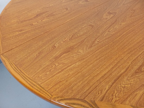 Image 1 of Tavolo da pranzo rotondo vintage in stile scandinavo degli anni '60/'70 in olmo chiaro con prolunghe