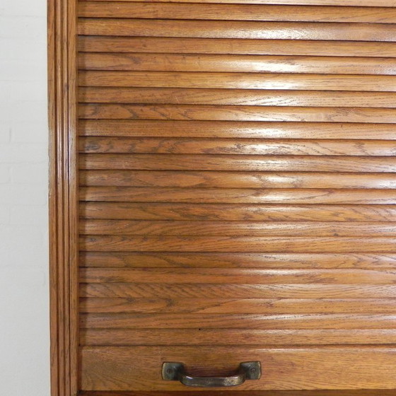 Image 1 of Cassonetto per tapparella alto 229 cm con due ante una sopra l'altra, anni '30