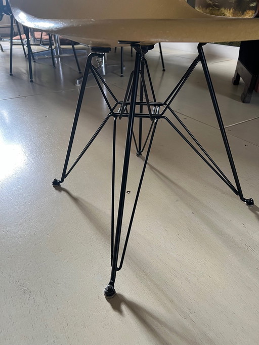 4X Originele Eames Voor Herman Miller Fiberglass Dsr Bijzetstoel Oker Licht Met (Nieuw) Zwart Eiffeltoren Onderstel.