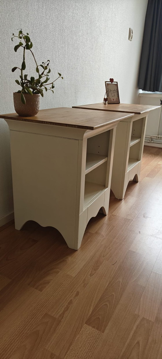 Image 1 of Set of 2 white bedside tables with wooden top