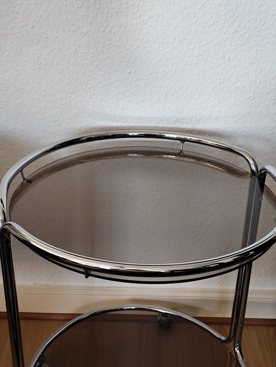 Image 1 of Designklassieker: Vintage barkar/serveerwagen (jaren 70) – rookglas en chroom

