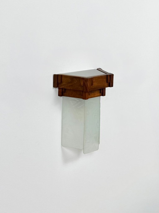 Vintage-Wandleuchte im Art-déco-Stil, Eiche und Milchglas, Frankreich, 1930