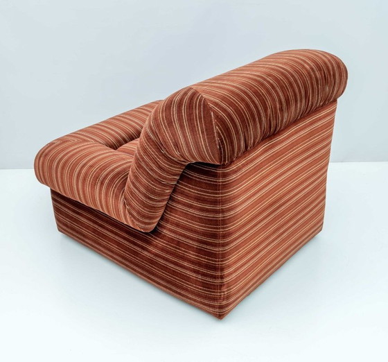 Image 1 of Set van vijf vintage Italiaanse fluwelen modulaire fauteuils en een salontafel, jaren 70.