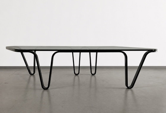 Image 1 of Table basse design artisanale – Pièce unique en acier sculptural et verre fumé, 180 × 60 × 40 cm