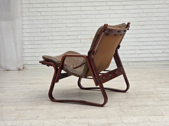 Image 1 of Fauteuil lounge norvégien des années 1970, revêtement en cuir marron.