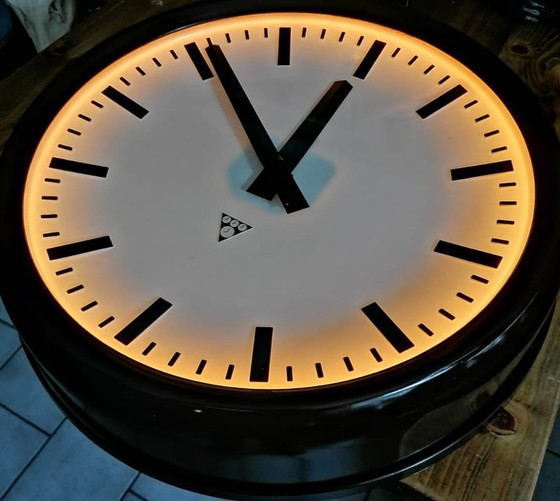 Image 1 of Pragotron electrick clock