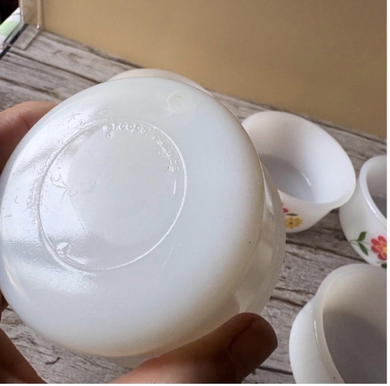 Image 1 of Set di 5 ramekin vintage Arcopal Lotus | Ciotole da dessert in vetro opalino francese | Fiori arancioni, anni '70