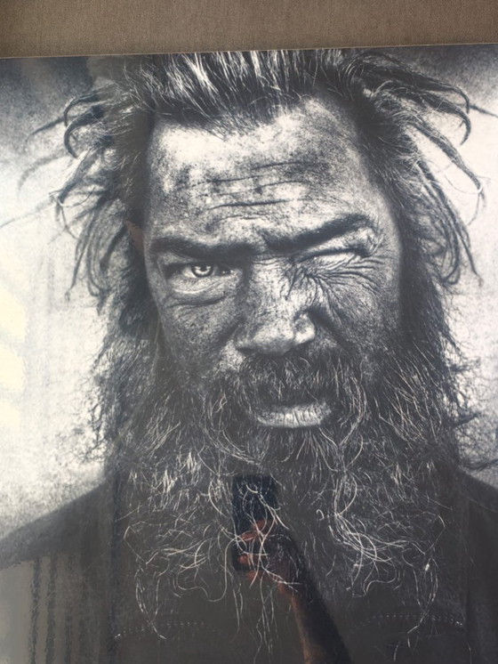 Foto door Lee Jeffries – Skid Row IV | YellowKorner | 60 × 60 cm – Fotografie, Aluminium (photo 6 of 6)
