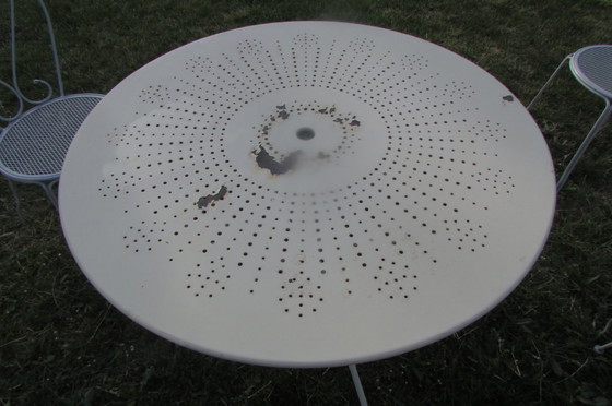 Image 1 of Vintage witte metalen tuintafel en stoelen