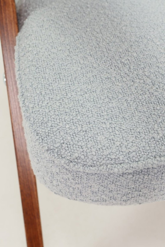 Image 1 of Vintage lounge stoel Bouclè Baby Blauw Donker Notenhout, 1960 Scandinavisch ontwerp