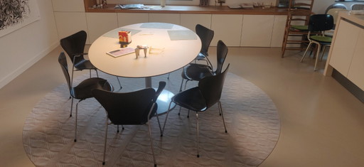 6x Zwarte Arne Jaconsen stoelen, serie 7