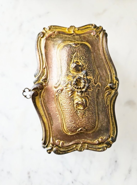 Image 1 of Zeldzame antieke geheime doos in rococo-stijl (Lodewijk XV) van verguld brons met sleutel, gewicht 858 g