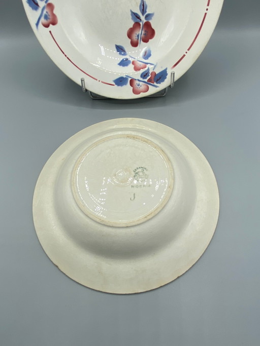 2 assiettes creuses, modèle Céranord Niger – Décor floral bleu et bordeaux – Art déco, vers 1930 – servies (photo 2 of 3)