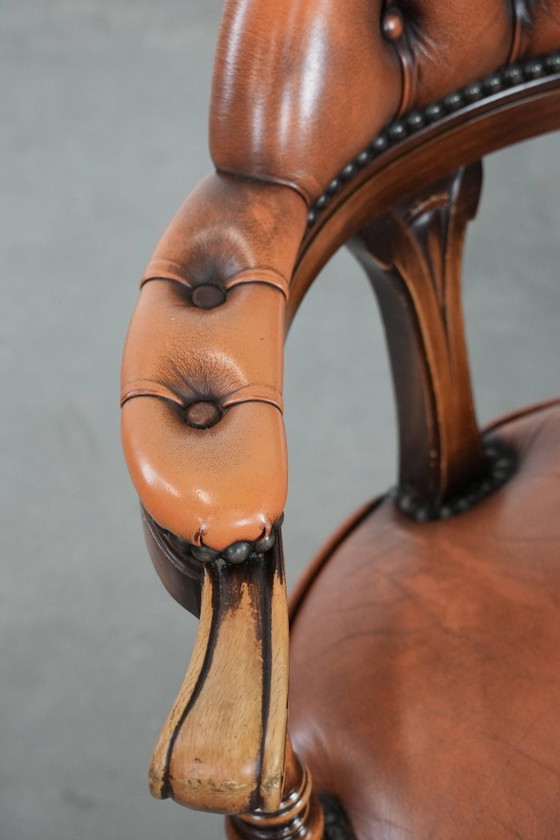 Image 1 of Chesterfield-Bürostuhl im englischen Stil aus Leder und Holz