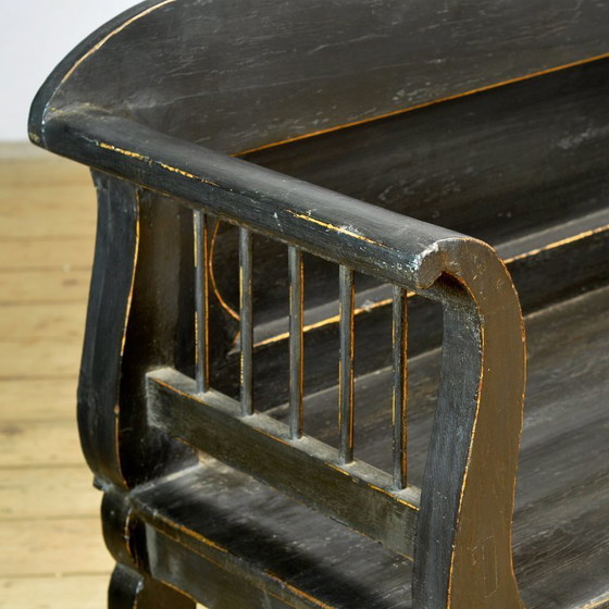 Image 1 of Banco antiguo de pino, década de 1900.