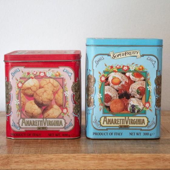 Vintage 90s Amaretti Virginia Italian cookie tins in red and aqua blue – Decorative Objects, Metal (photo 3 of 10)