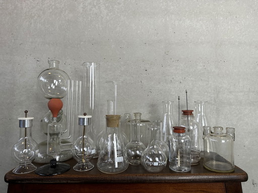 16 bicchieri da laboratorio vintage (Kipp, fiasche, ...)