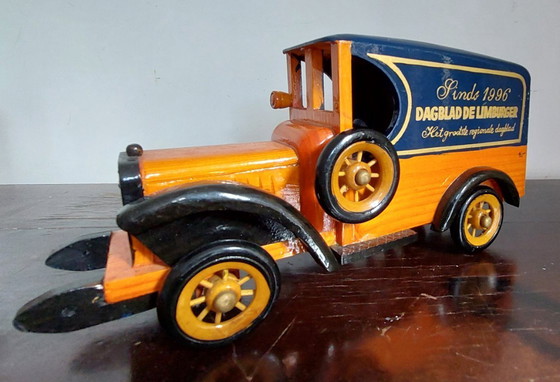 Image 1 of Voitures et camions en bois fabriqués et peints à la main
