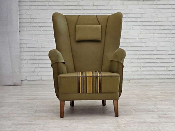 Image 1 of Sillón danés de respaldo alto de la década de 1960, tapizado original en lana verde.