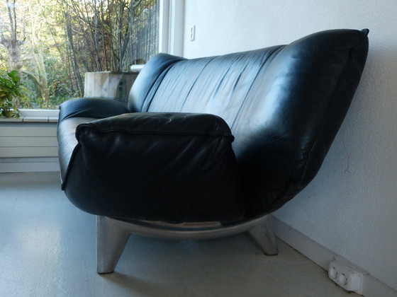 Image 1 of Leolux Tango 3-zits bank in zwart leder en gepolijst onderstel