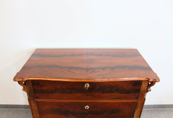 Image 1 of Cómoda, armario o aparador antiguo de estilo Biedermeier.