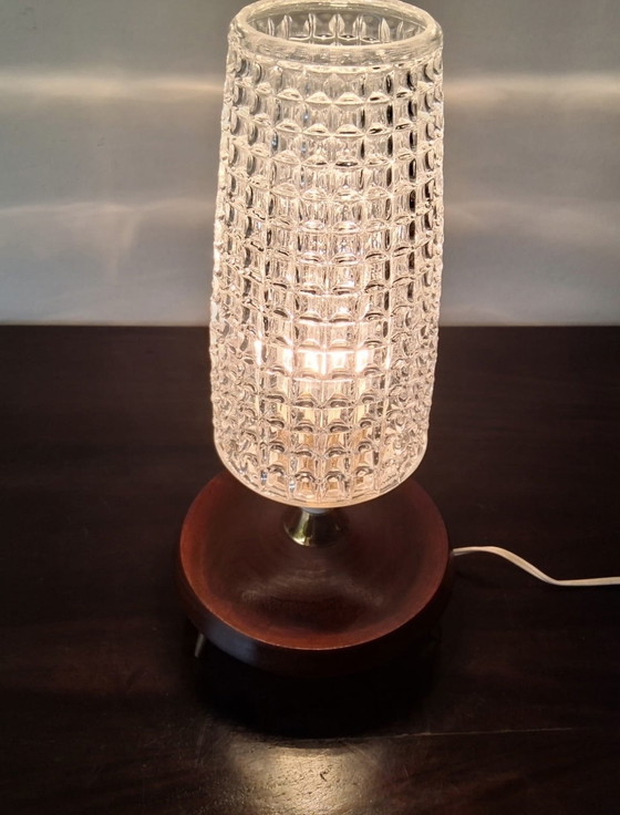 Image 1 of Vintage tafellamp met glazen reliëf kap jaren 60