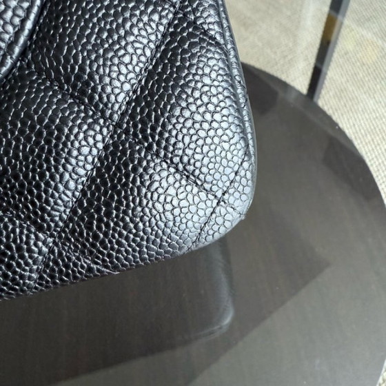 Image 1 of Borsa Chanel Classic Flap Jumbo - Caviar 30 cm, doppia patta, pelle di vitello martellata trapuntata, nera, con finiture dorate.