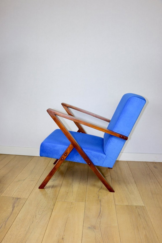 Image 1 of Fauteuil vintage style loft en velours bleuet Jade - rénovation de fauteuil