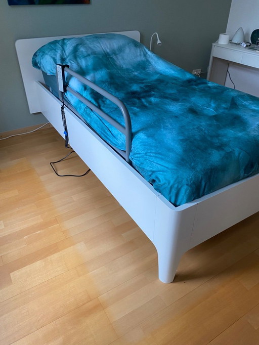 Lecce-Kinderbett, kann vollständig hochgeklappt und angepasst werden