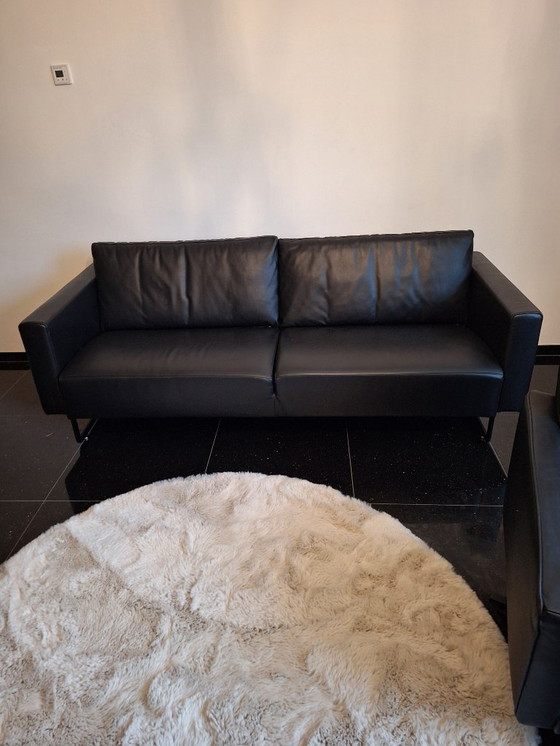 Image 1 of Sofá y sillas de cuero