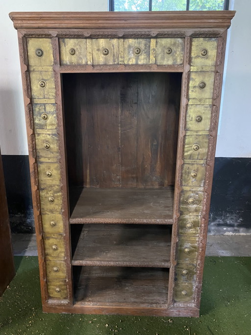 Unieke Houten Kast Met Messing Details