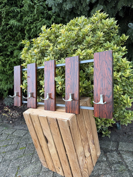 Image 1 of Porte-manteau mural vintage en bois avec crochets en métal