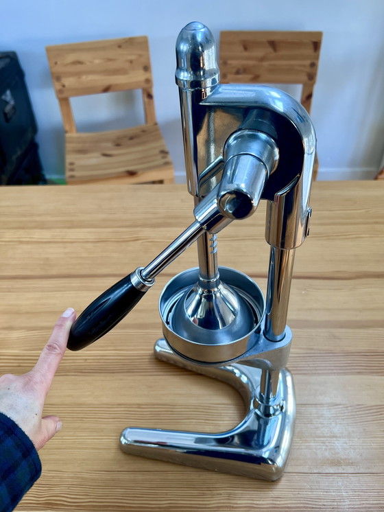 Image 1 of Vintage industrial mid century style horeca manual citrus squeezer / juicer made from heavy steel 