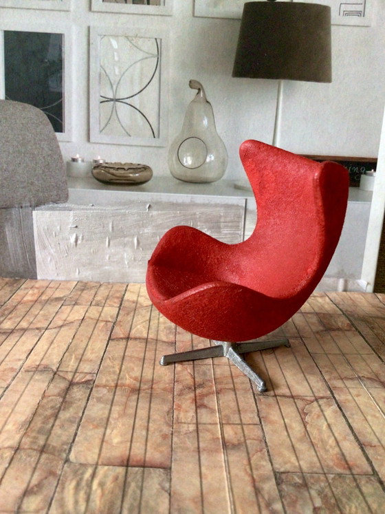 Poltrona a uovo in miniatura vintage di Arne Jacobsen – Oggetti decorativi, Metal, Other (photo 5 of 11)