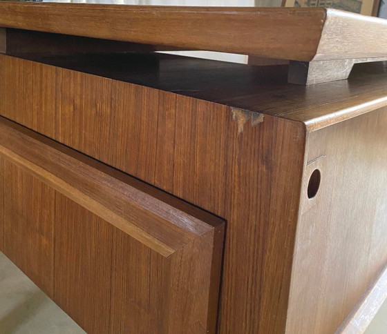 Vintage teakhouten Bureau (photo 6 of 10)