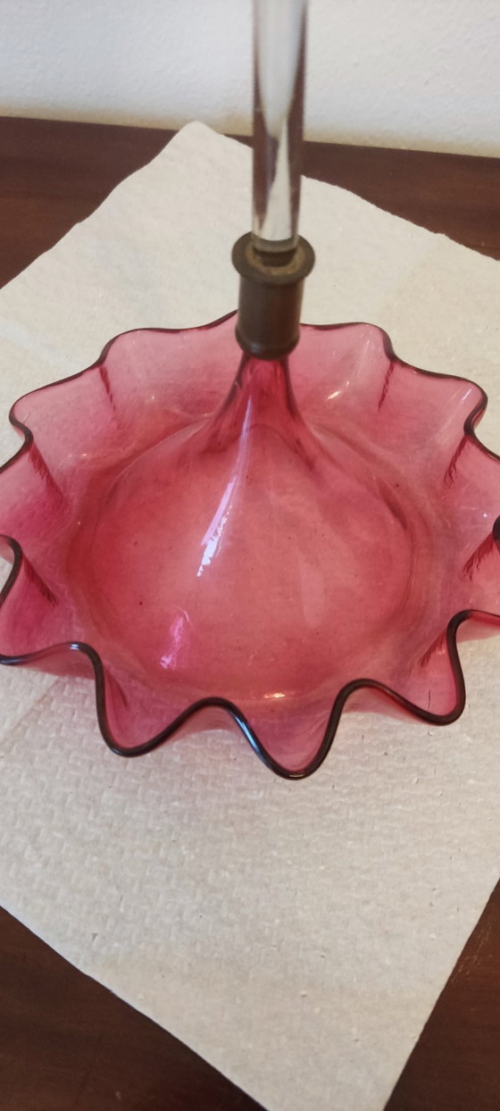 Image 1 of Epergne Vittoriano in Vetro Cranberry a Giglio Singolo – XIX Secolo