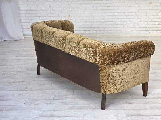 Image 1 of Canapé danois 3 places des années 1960, velours d'ameublement vert, pieds en bois de frêne